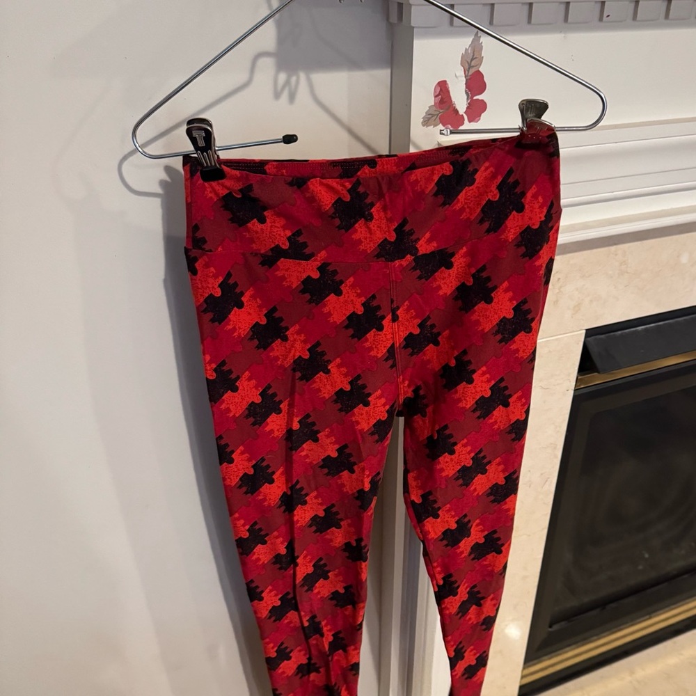 Lularoe women's leggings, black and red puzzle print, one size